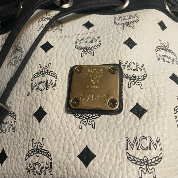 MCM drawstring bucket bag crossbody - Picture 3 of 8